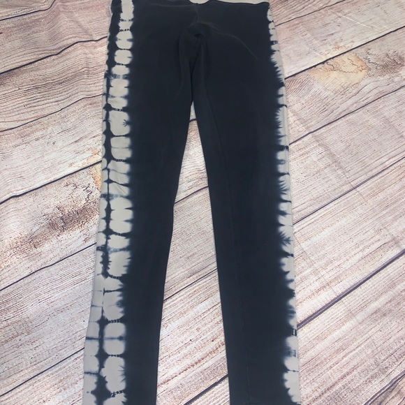 PINK Victoria’s Secret Leggings - Picture 2 of 3